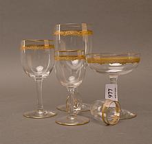 Fin service à verres en cristal à décor d’une frise gravée au pantographe et rehaussée à l’or