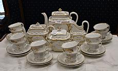 Service à thé et à café du XIXème siècle en porcelaine blanche et or
