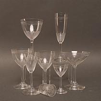 Service à verres en cristal à coupes gravées au pantographe
