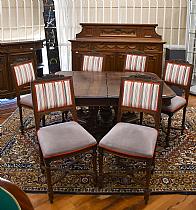 Salle à manger en noyer et chêne sculpté de style Louis XVI