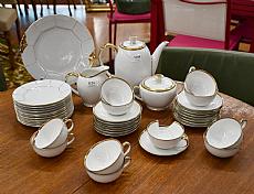 Service à café en porcelaine blanche et or